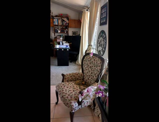 6 BEDROOM TOWNHOUSE FOR SALE IN MANORS